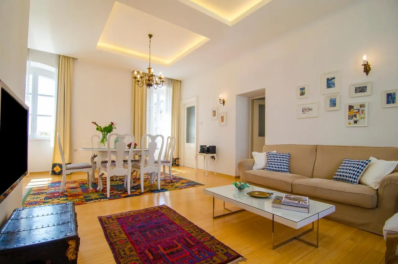 Gardino 1881 Apartment Split