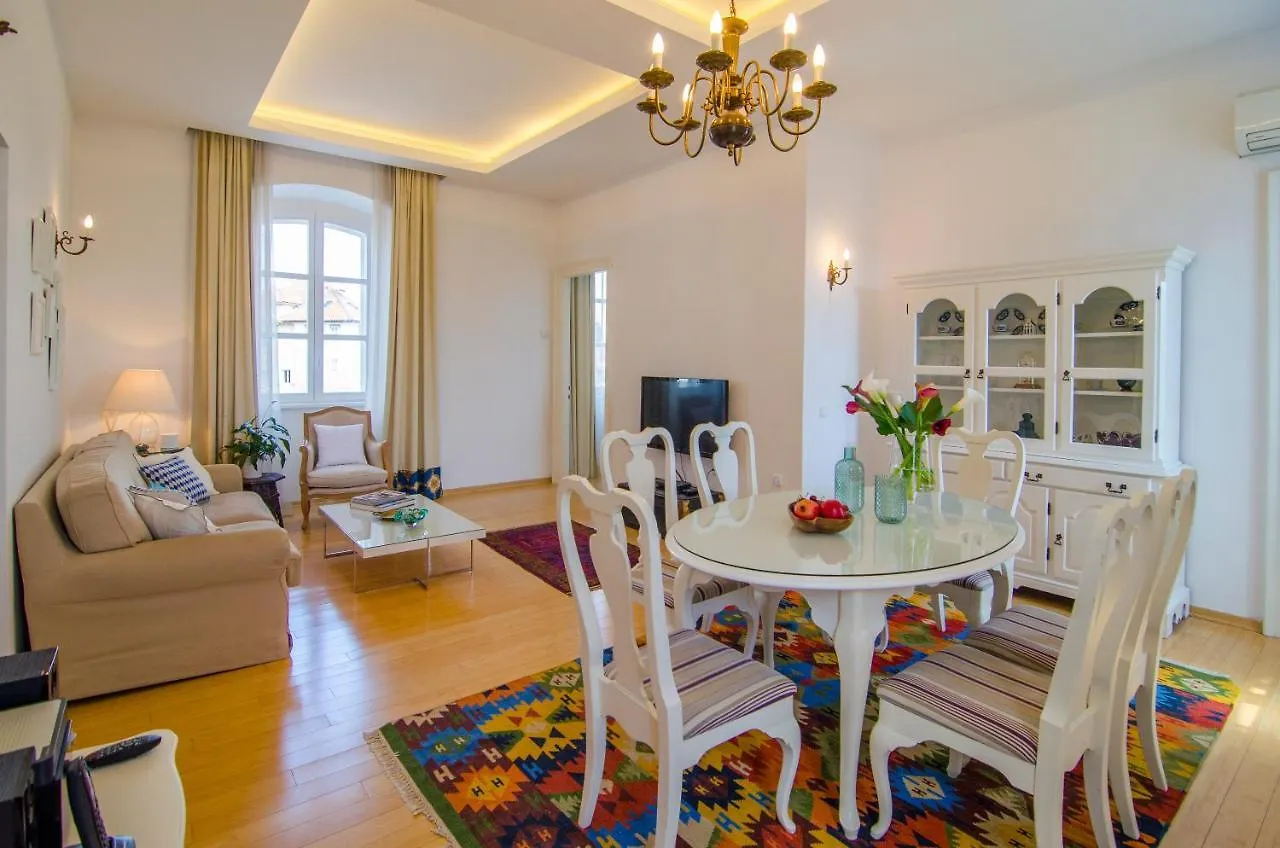 Gardino 1881 Apartment Split