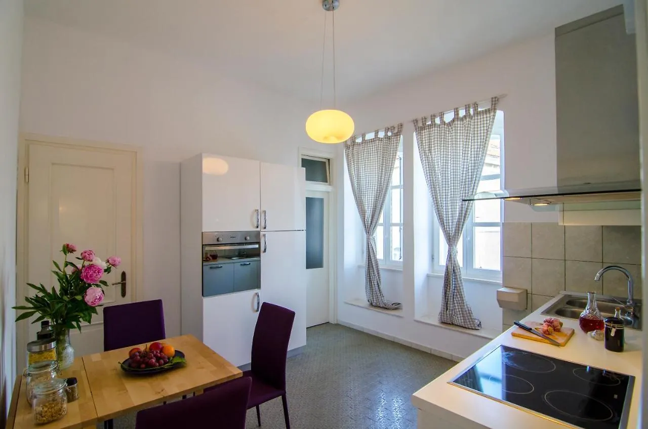 Gardino 1881 Apartment Split